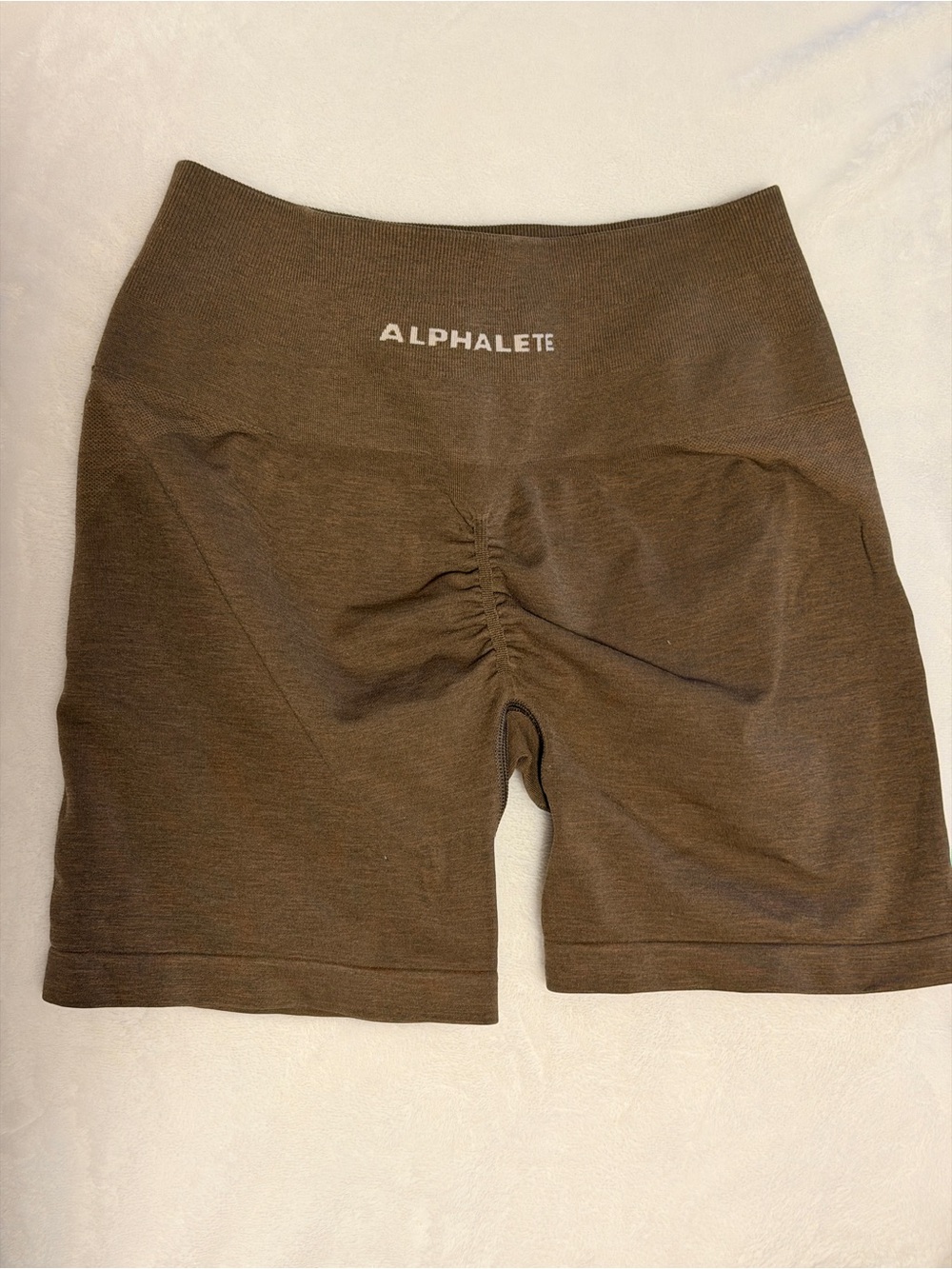 Alphalete Women's High-Rise Scrunch Seamless Bike Shorts in Brown